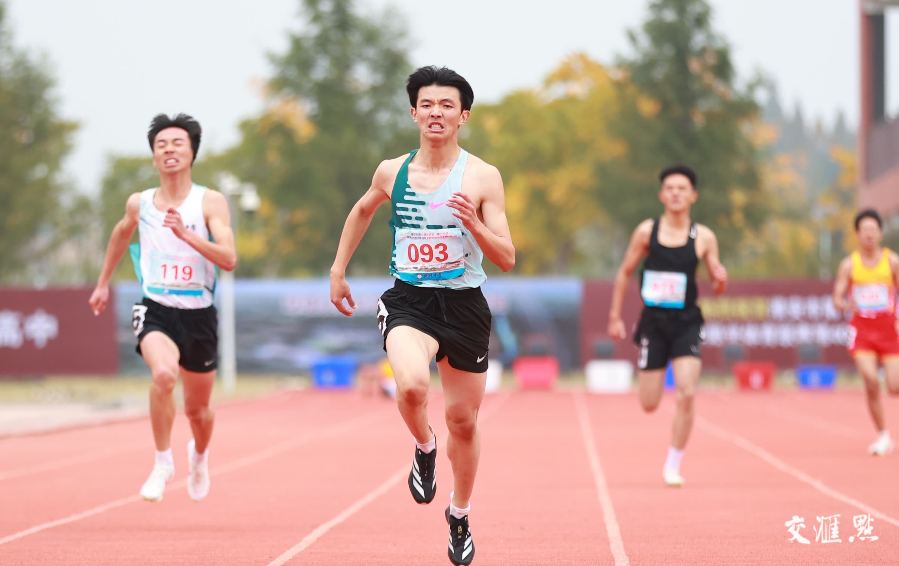 爱游戏官方登录入口-运动员们奋力拼搏，体育赛事不容错过(体育比赛中,运动员的 都成为体育美的构成部分)