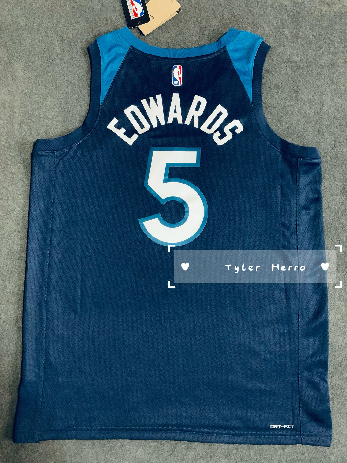 爱游戏网页版入口-森林狼队新球衣亮相，球队形象焕然一新的简单介绍