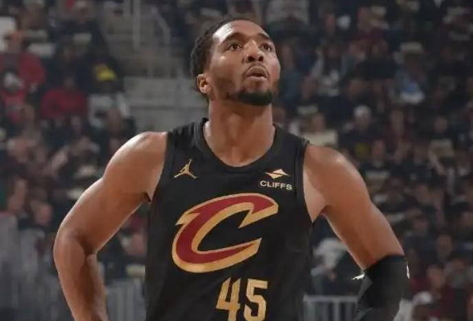 爱游戏体育地址-骑士队后卫球员比赛中失误尴尬(骑士队后卫球员比赛中失误尴尬的是谁)