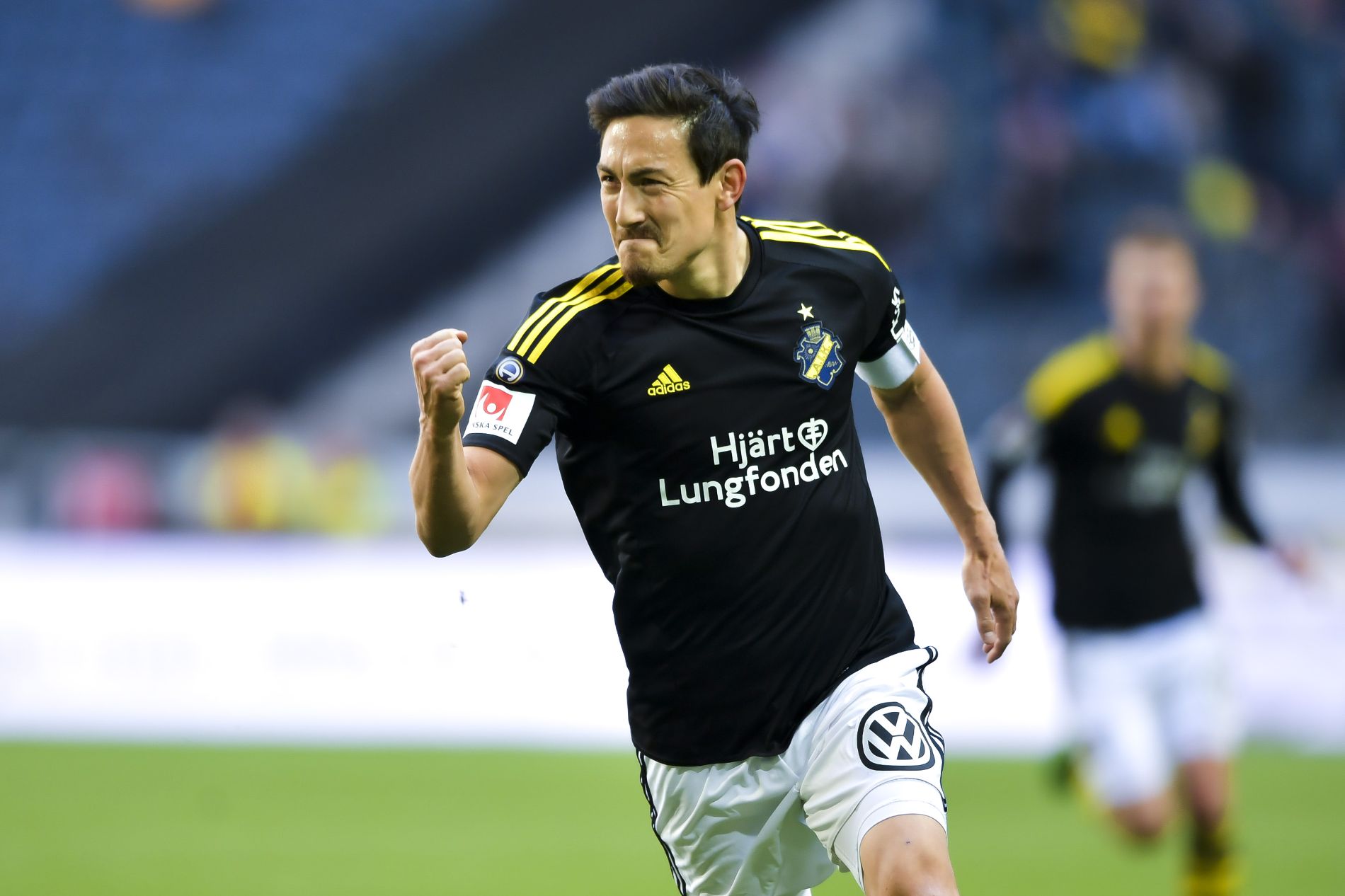 爱游戏官网-包含阿尔希拉尔严阵以待，防守端力求零封对手的词条