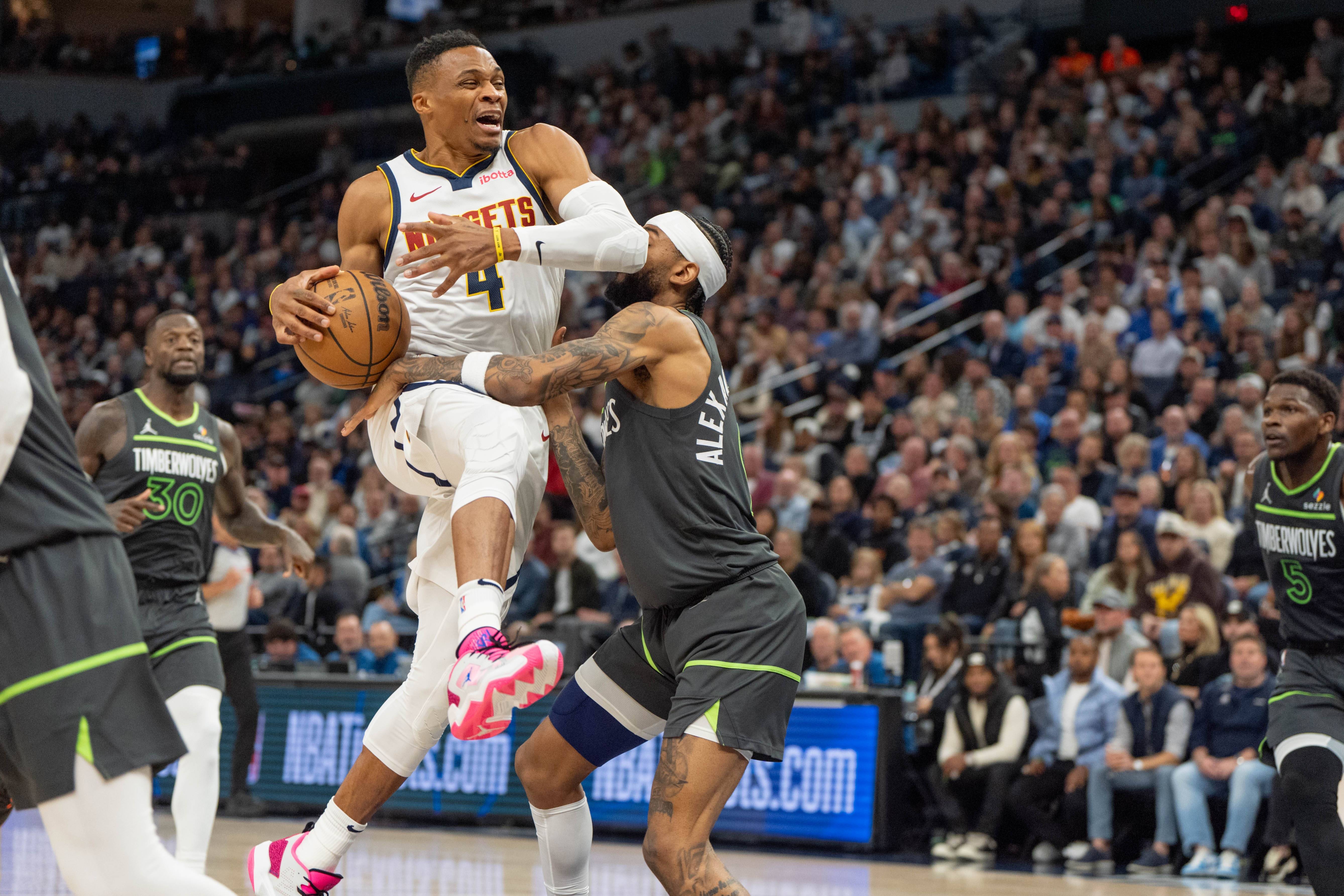 包含掘金不敌独行侠：主场劣势显现的词条