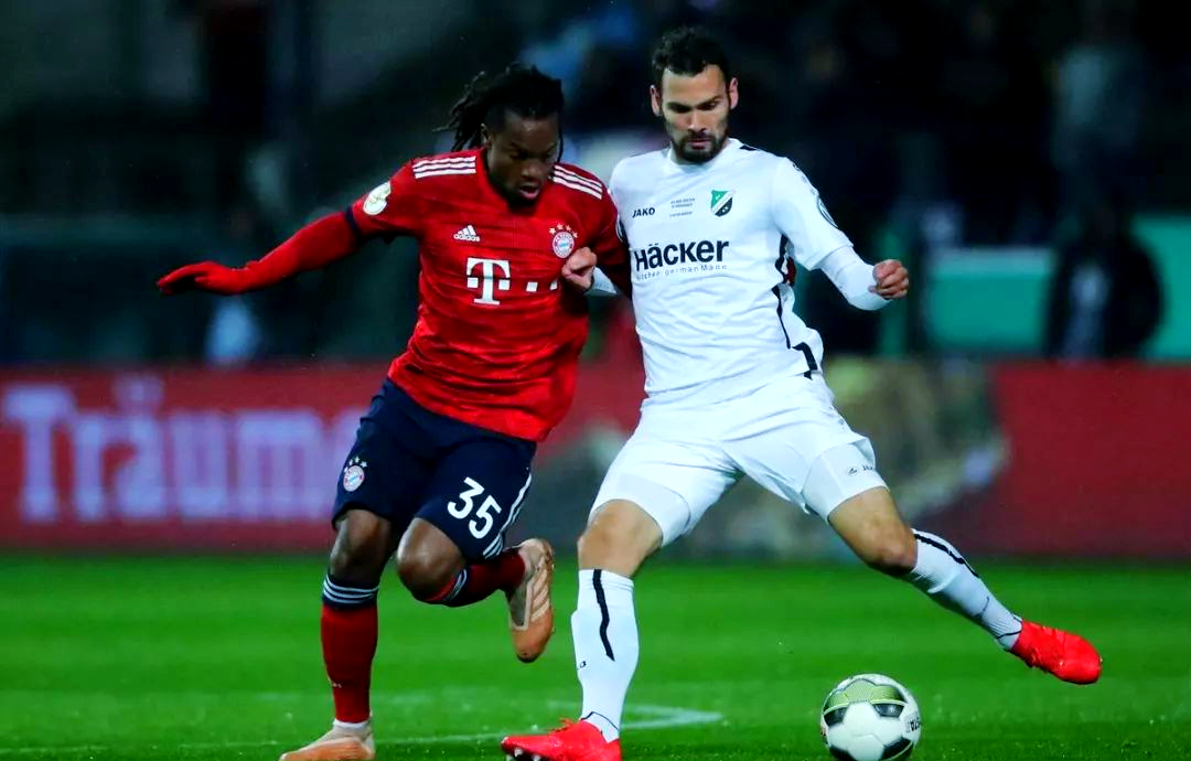 爱游戏体育直播-拜仁慘败，球迷发声质疑主帅战术