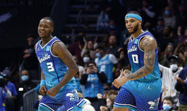 爱游戏官方入口-魔术队球员训练态度端正，全队士气高昂