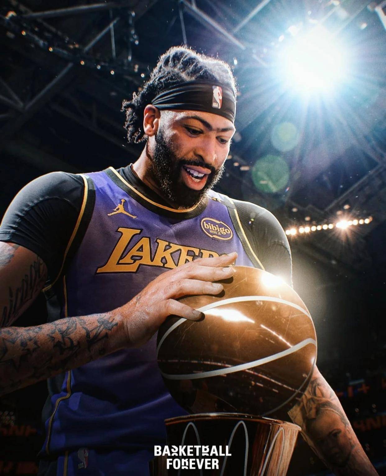 传奇再起!詹姆斯率领湖人捧得全明星赛冠军 传奇再起!詹姆斯率领湖人捧得全明星赛冠军