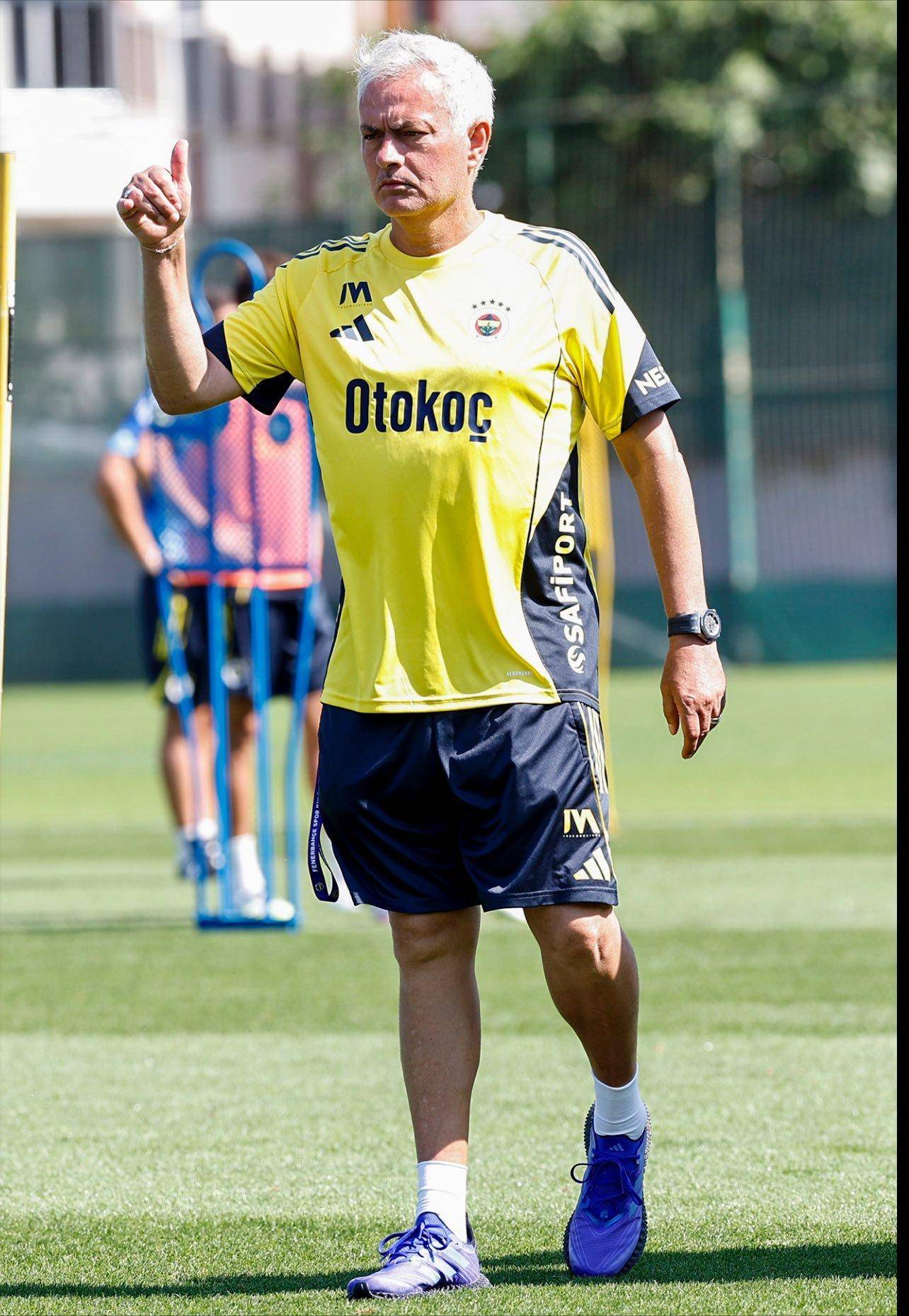 关于罗马德比激烈开打双方角逐持续激烈的信息