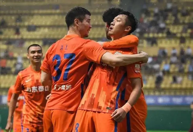 雄鸡队在最新比赛中大胜对手 雄鸡队在最新比赛中大胜对手