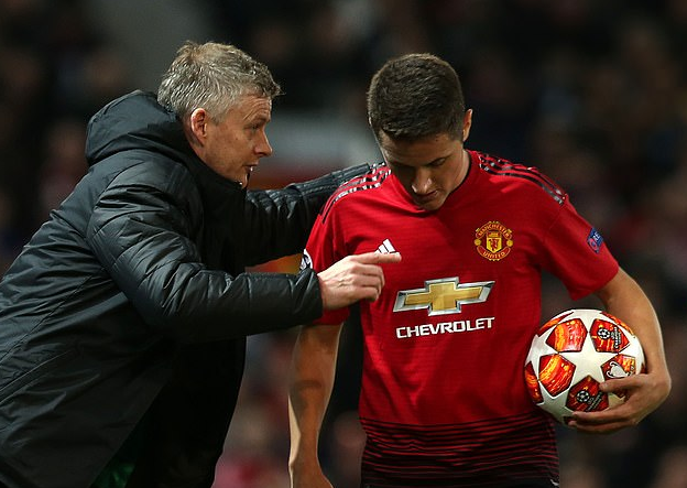 关于克罗地亚铁卫梅开二度，助球队轻松晋级的信息