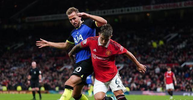 关于瓦拉内神勇扑点,助球队赢得胜利的信息 关于瓦拉内神勇扑点,助球队赢得胜利的信息