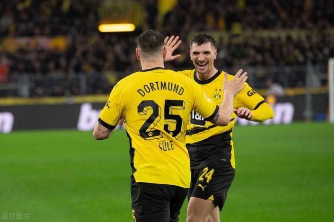 多特蒙德主场败北,遭遇巴黎圣日耳曼 多特蒙德主场败北,遭遇巴黎圣日耳曼