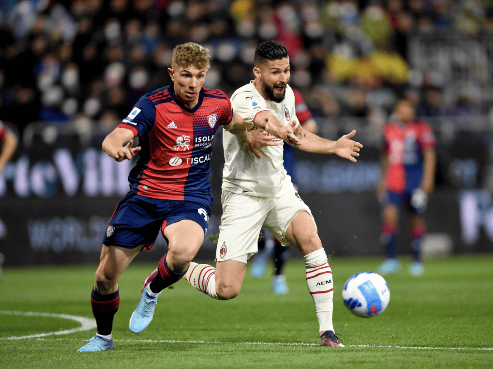 AC米兰球员协作默契合力打败对手的简单介绍 AC米兰球员协作默契合力打败对手的简单介绍