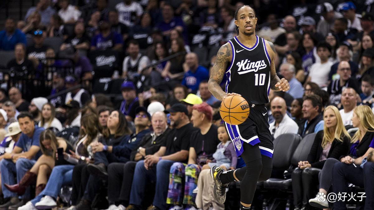 爱游戏中国官网-马刺战胜独行侠，德罗赞砍下三双