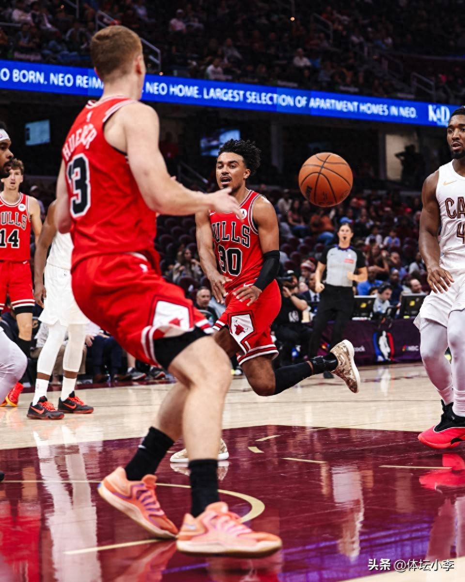 爱游戏登录入口-包含公牛逆袭！拉文全情投入砍下45分助球队拿下胜利的词条