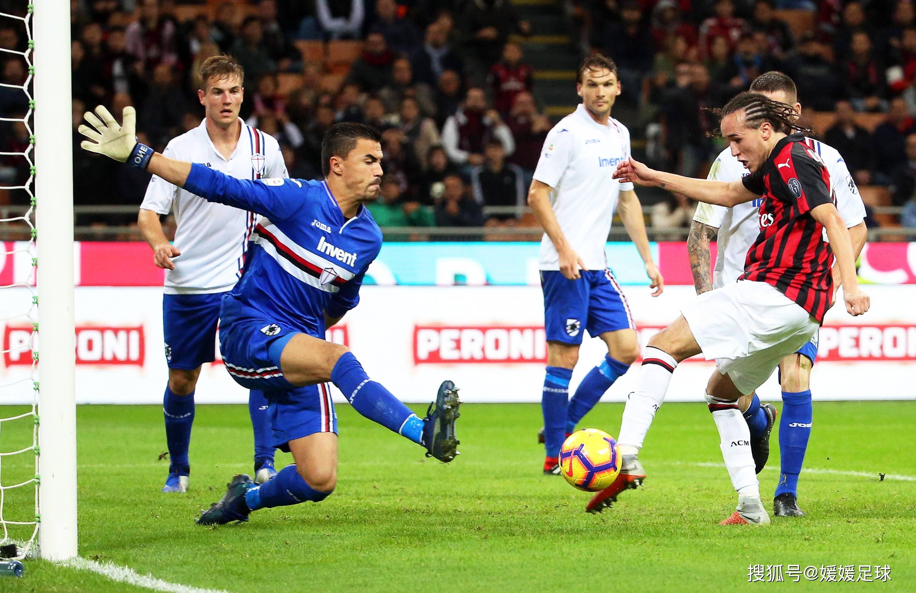 爱游戏中国官网-包含足球比赛场面紧迫激烈，双方较量争锋，呈现出极高水准的词条