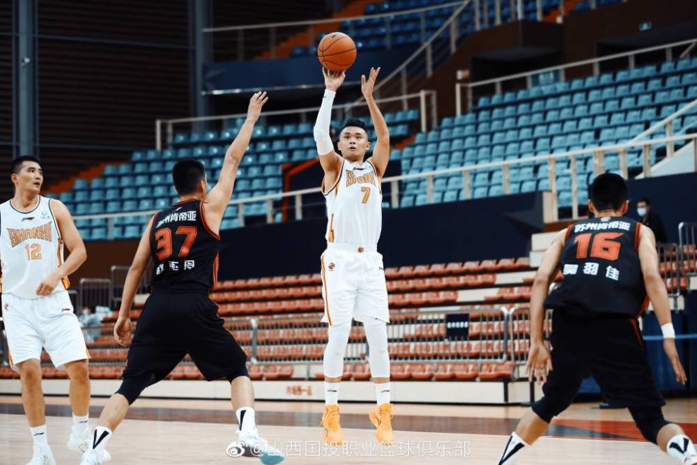 猛龙全队集中训练备战下一场硬仗 猛龙全队集中训练备战下一场硬仗