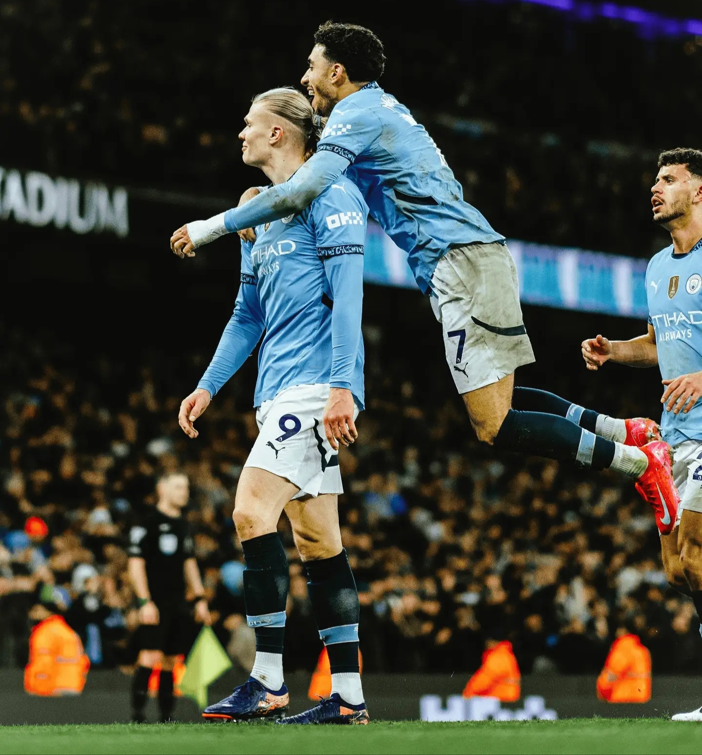 爱游戏在线-英超决赛对阵激烈，曼城备战不敢掉以轻心的简单介绍