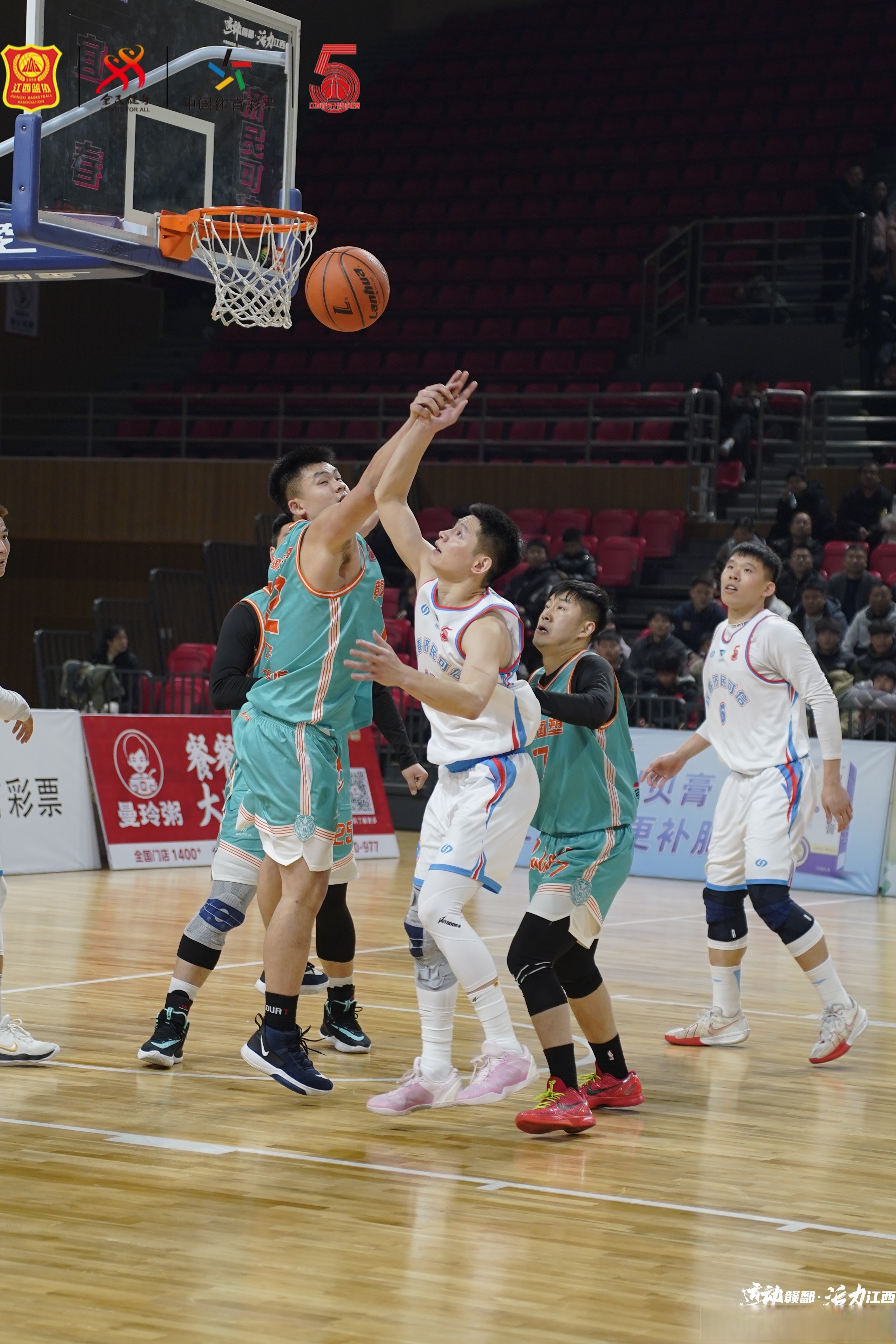 爱游戏网页版入口-关于集体拼搏！篮球选手合力夺魁的信息