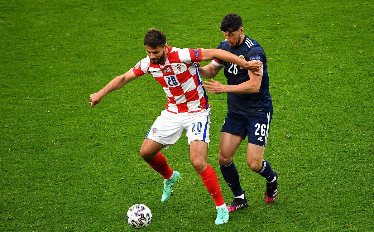 克罗地亚足球比赛中表现出色，赢得赞誉