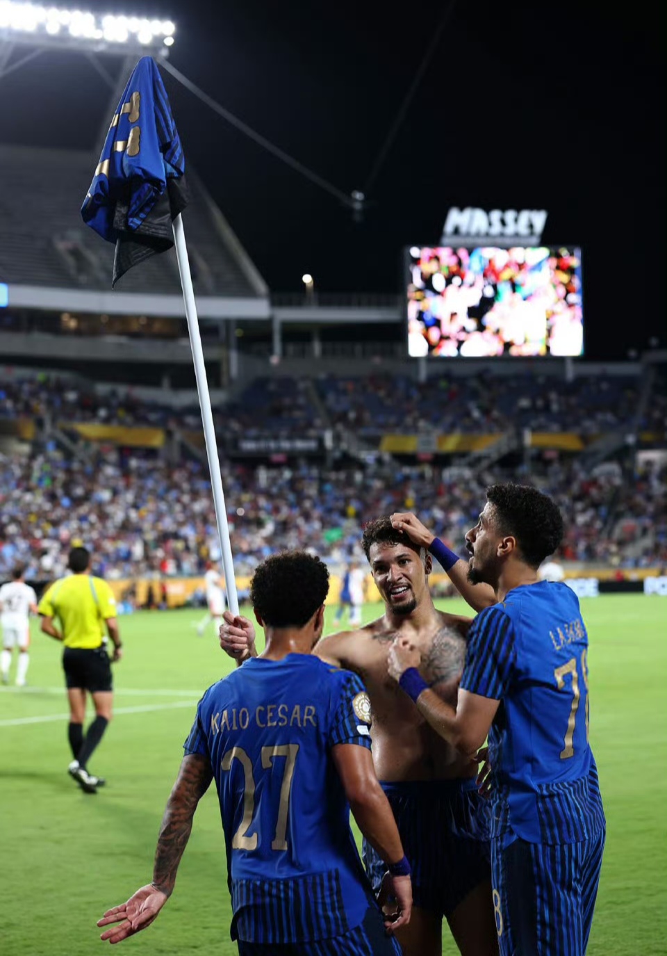 包含曼城遭遇逆转，无缘晋级欧冠半决赛的词条