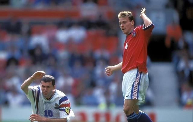 捷克足球比赛中崭露头角成为焦点 捷克足球比赛中崭露头角成为焦点