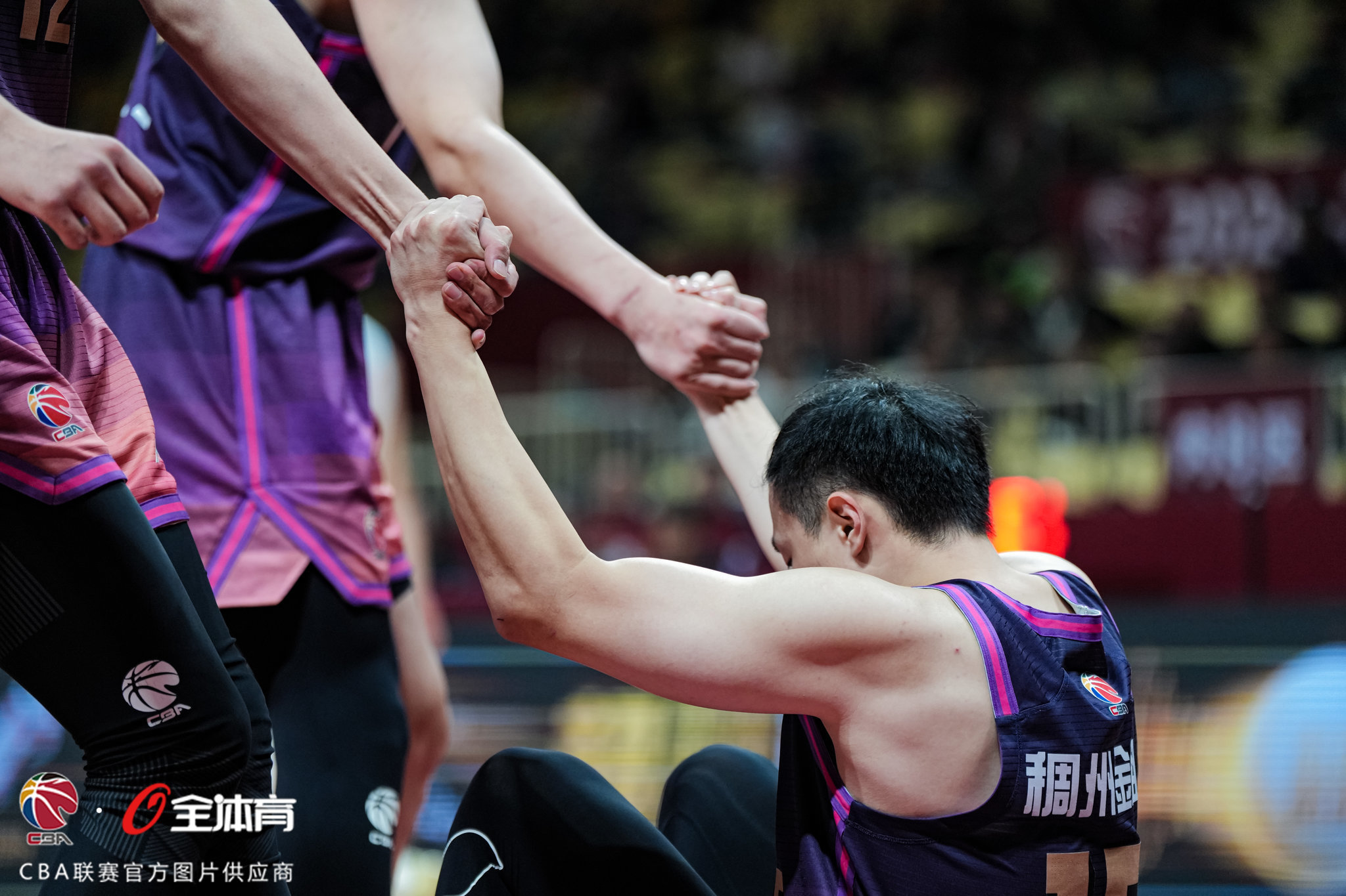 浙江男篮在热血较量中获胜 浙江男篮在热血较量中获胜