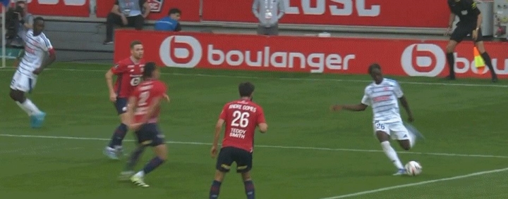 里尔队在对阵斯特拉斯堡的比赛中胜出